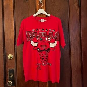 Chicago Bulls 1995-96 “Record Breaking Season” Red Tee